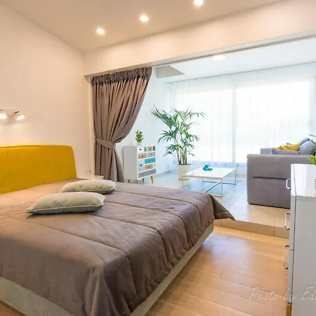 - Oasis Apartment *