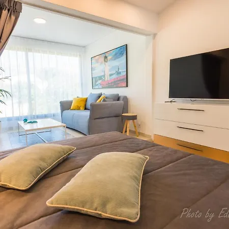 - Oasis Apartment *